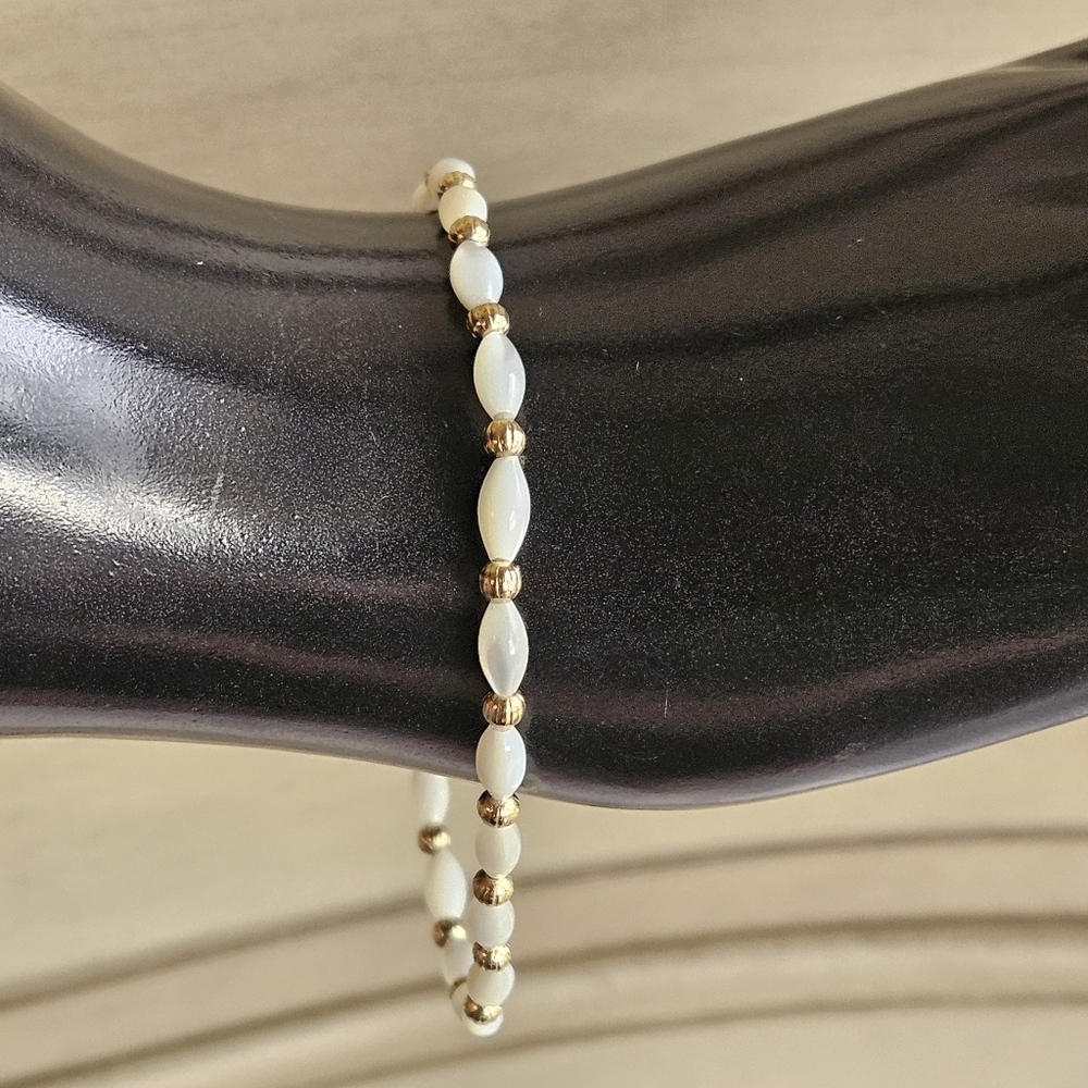 Avon Vintage Mother of Pearl Bracelet Gold-tone Iridescent White 8.25"